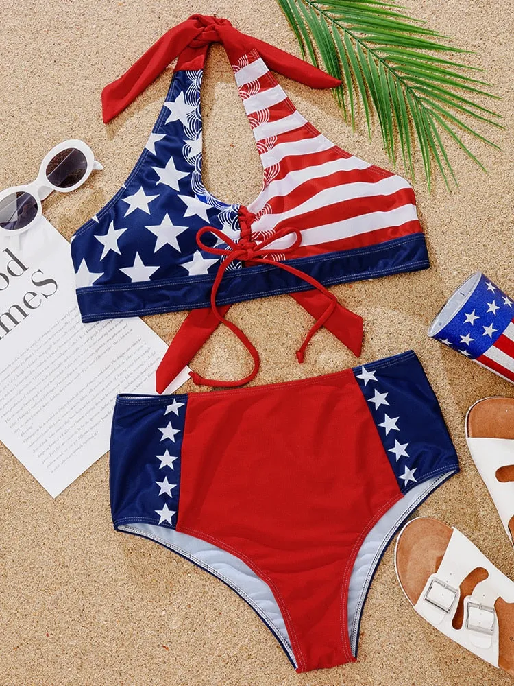 Atemberaubender hoch taillierter Neckholder-Bikini mit US-Flagge 