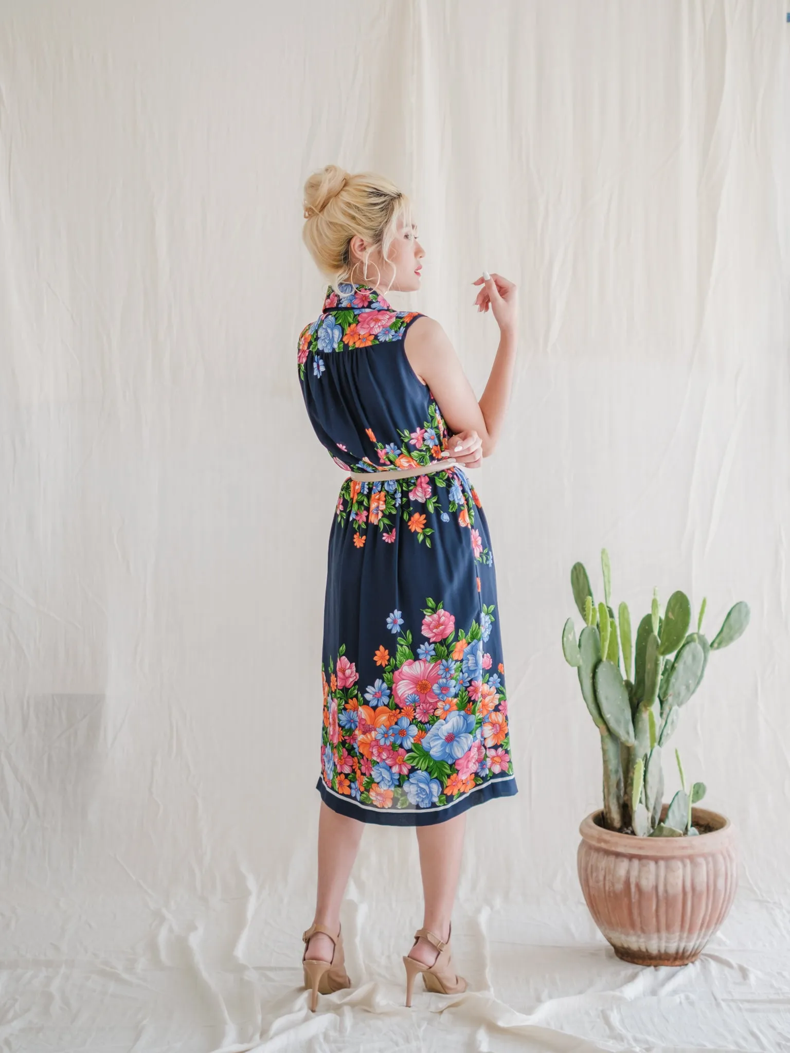 Vintage Chiffon Blue Floral Collared Sleeveless Midi Dress