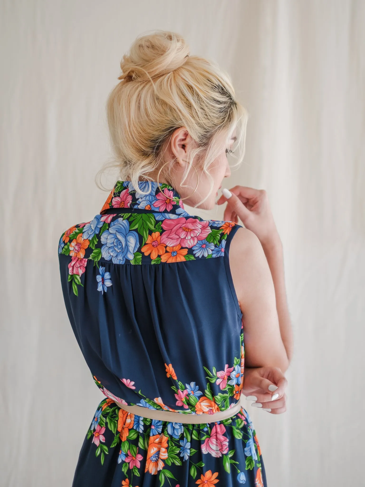Vintage Chiffon Blue Floral Collared Sleeveless Midi Dress